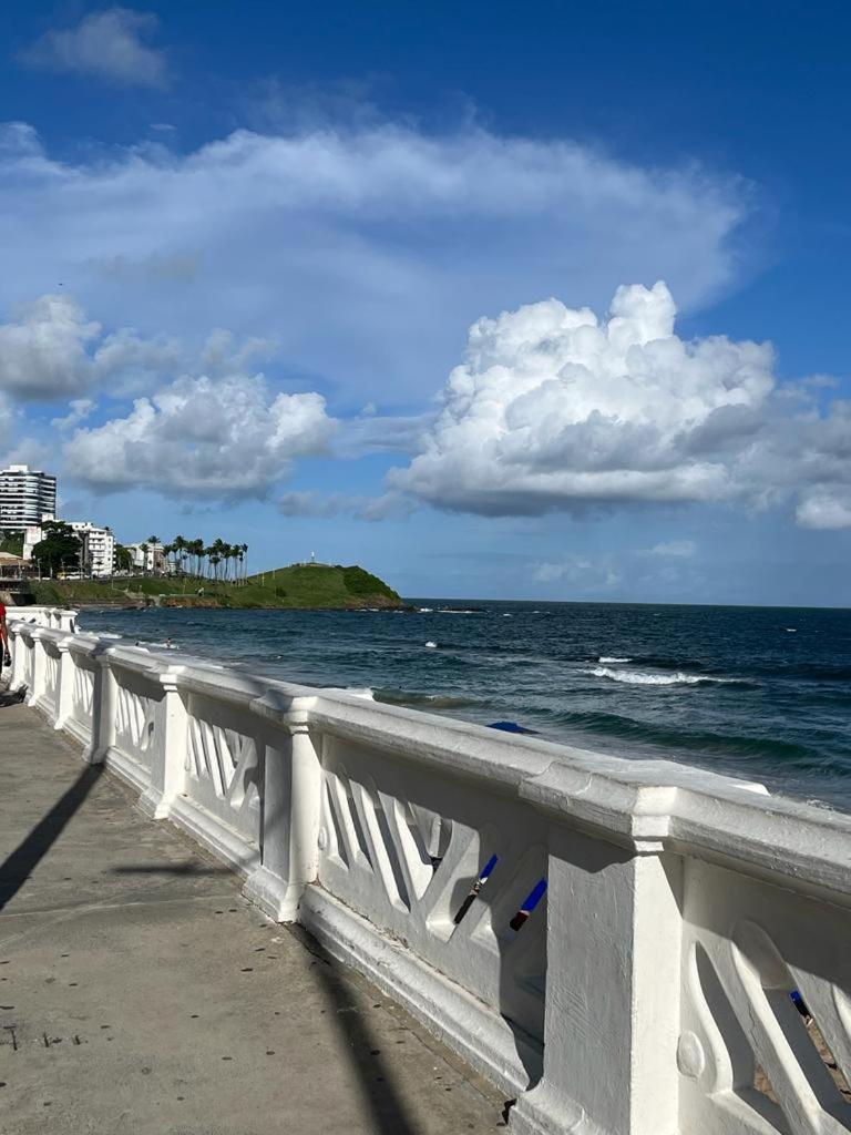Apartamento pé na areia ,frente mar, perto de tudo view 4
