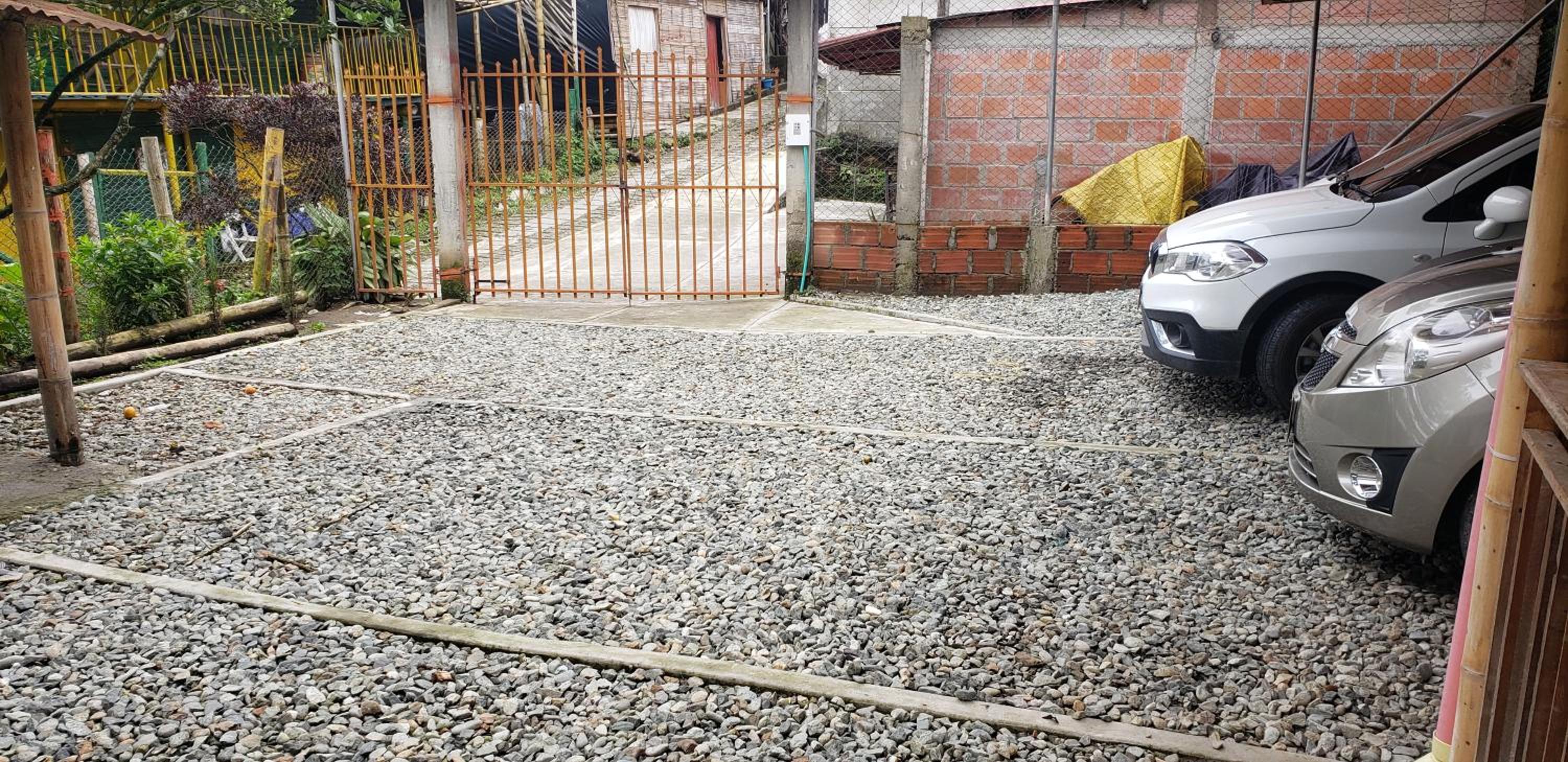 Cabaña los Naranjos con parqueo