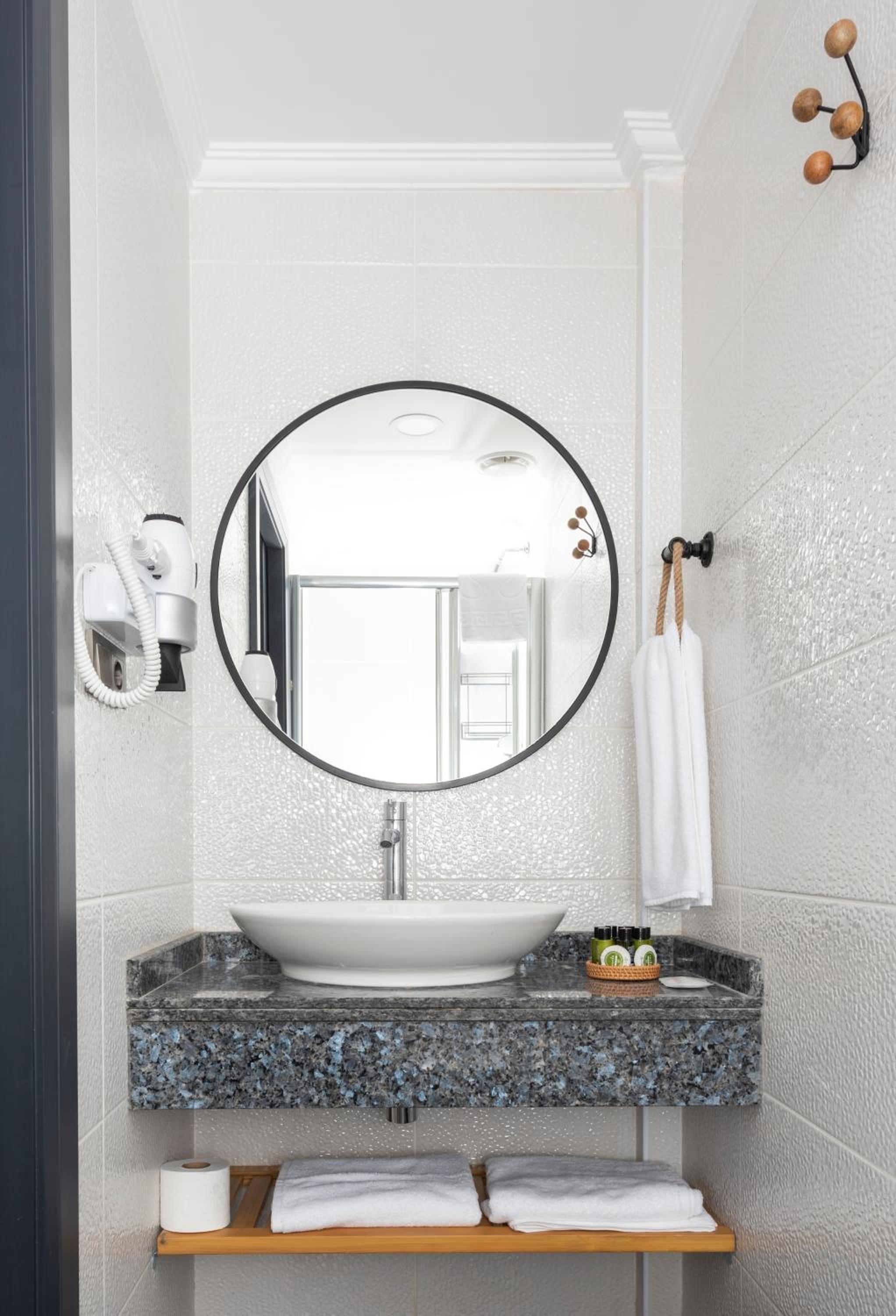 Petrion Otel - Image 23