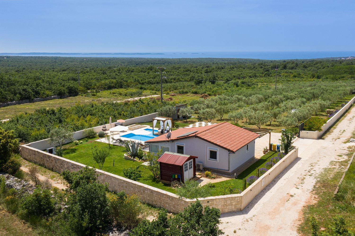 Hotel Holiday House Bilos