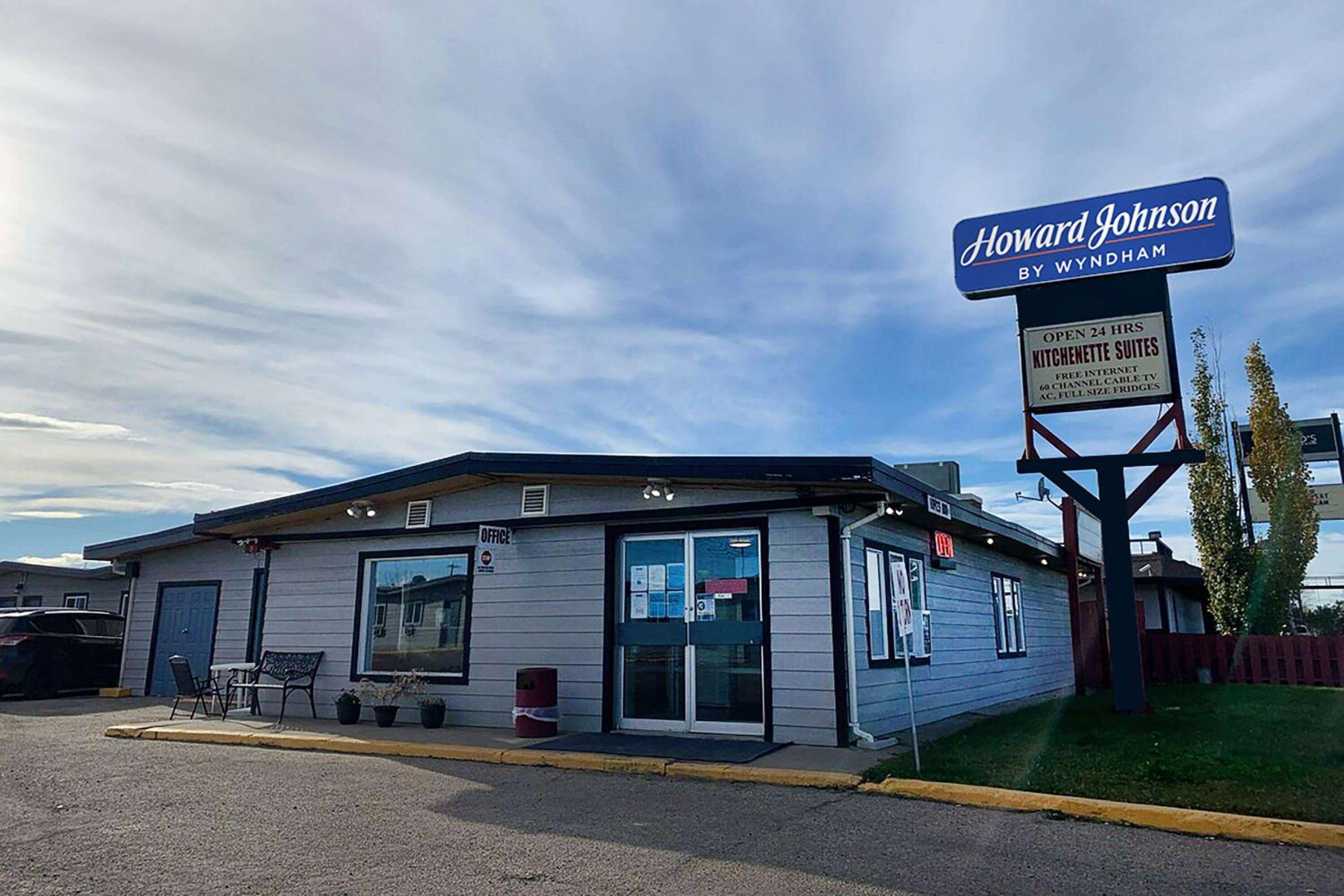 Grande Prairie Vacations - Howard Johnson by Wyndham Grande Prairie - Property Image 1