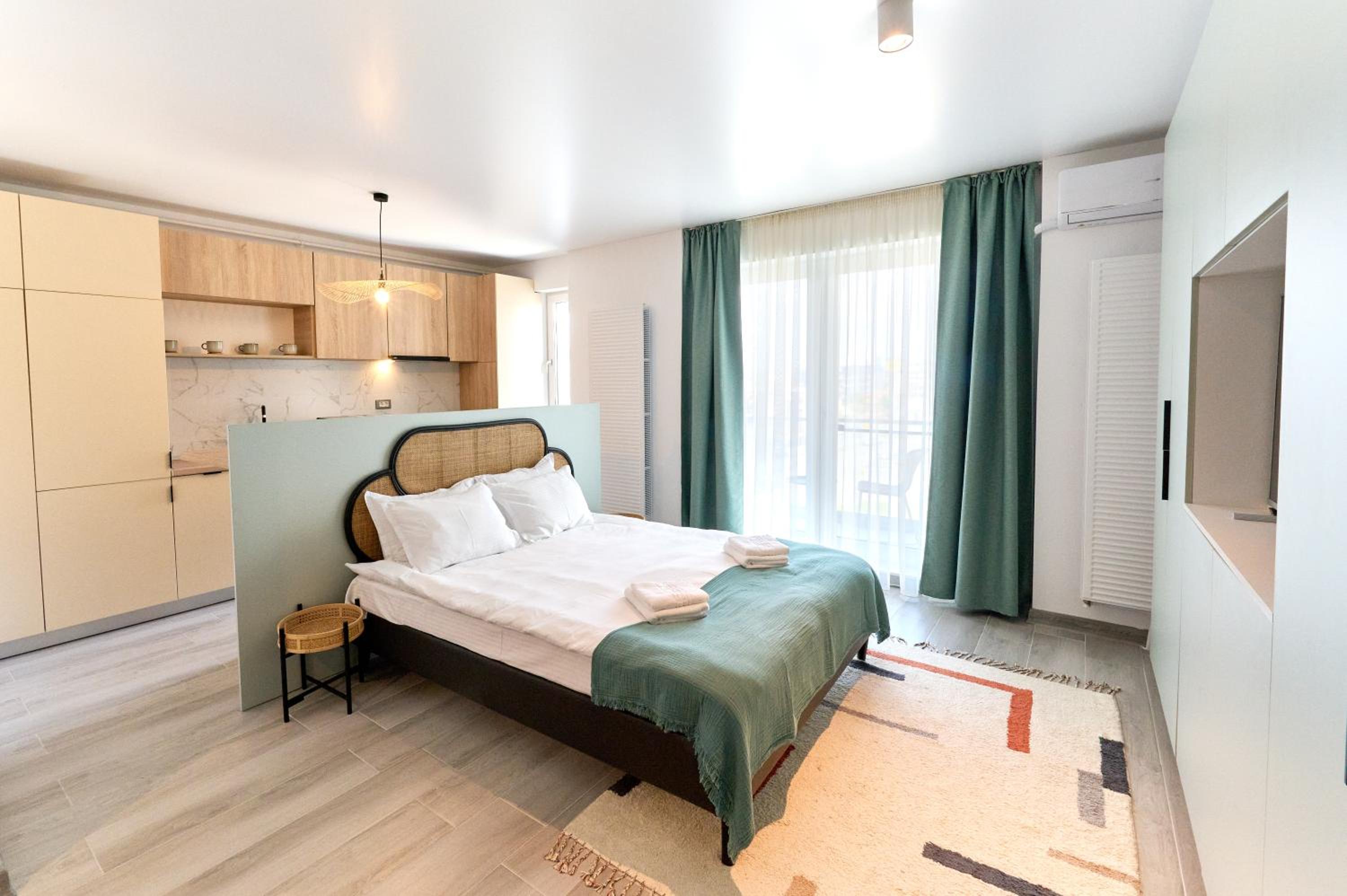 Leya's Boho Studio Mamaia Nord view 2