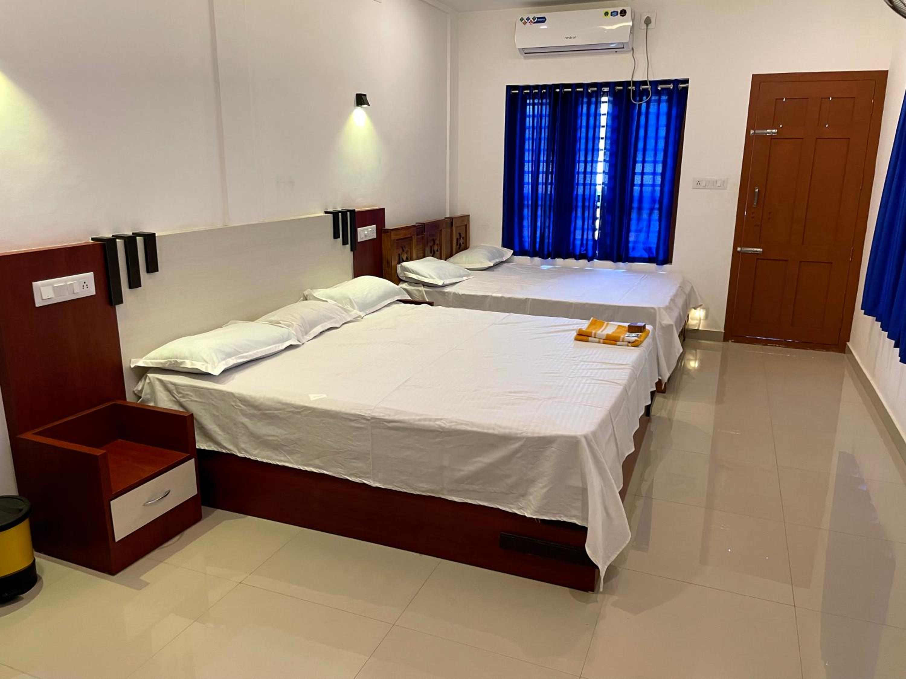 Dakshinakasi Guest House view 4