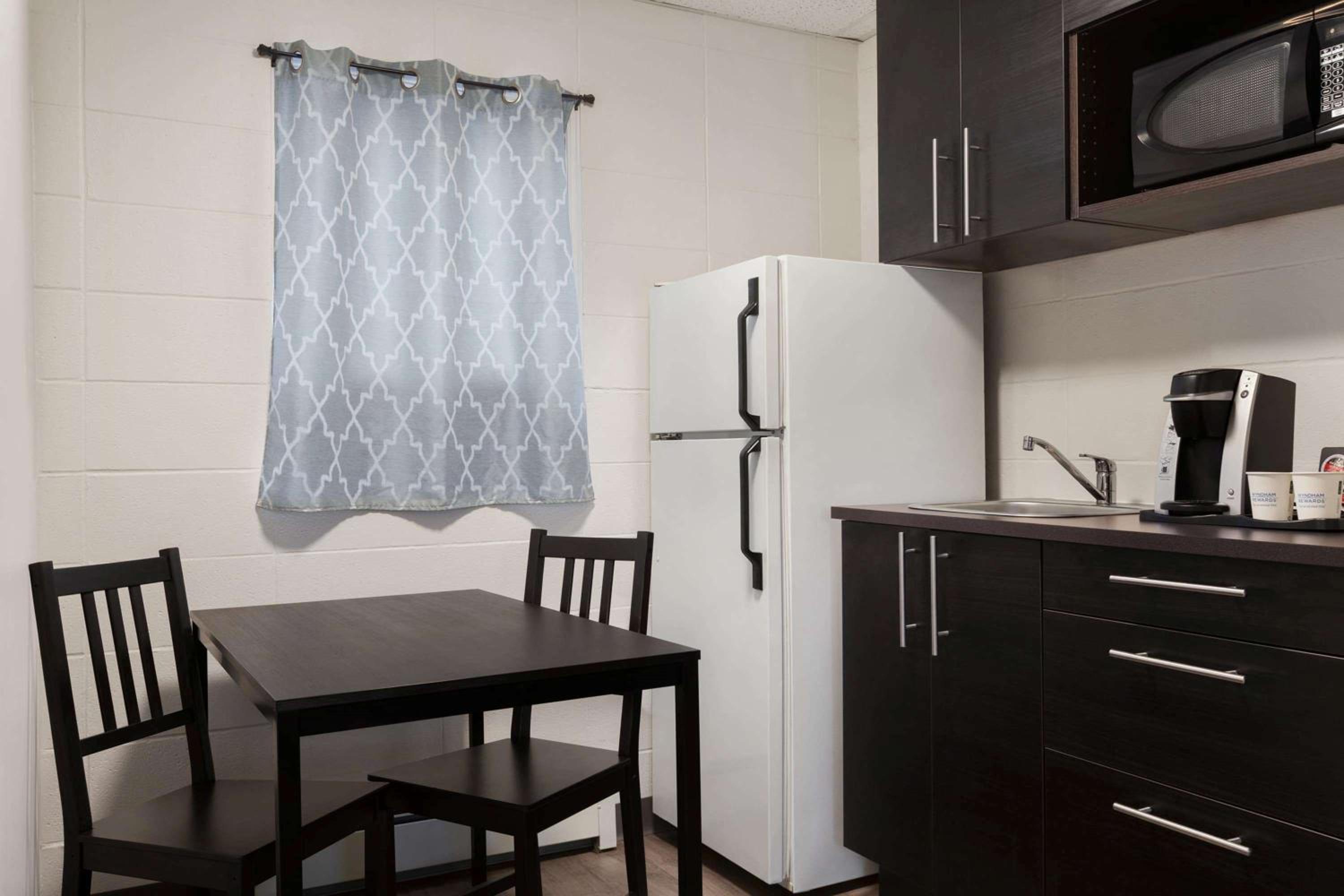 Grande Prairie Vacations - Howard Johnson by Wyndham Grande Prairie - Property Image 5