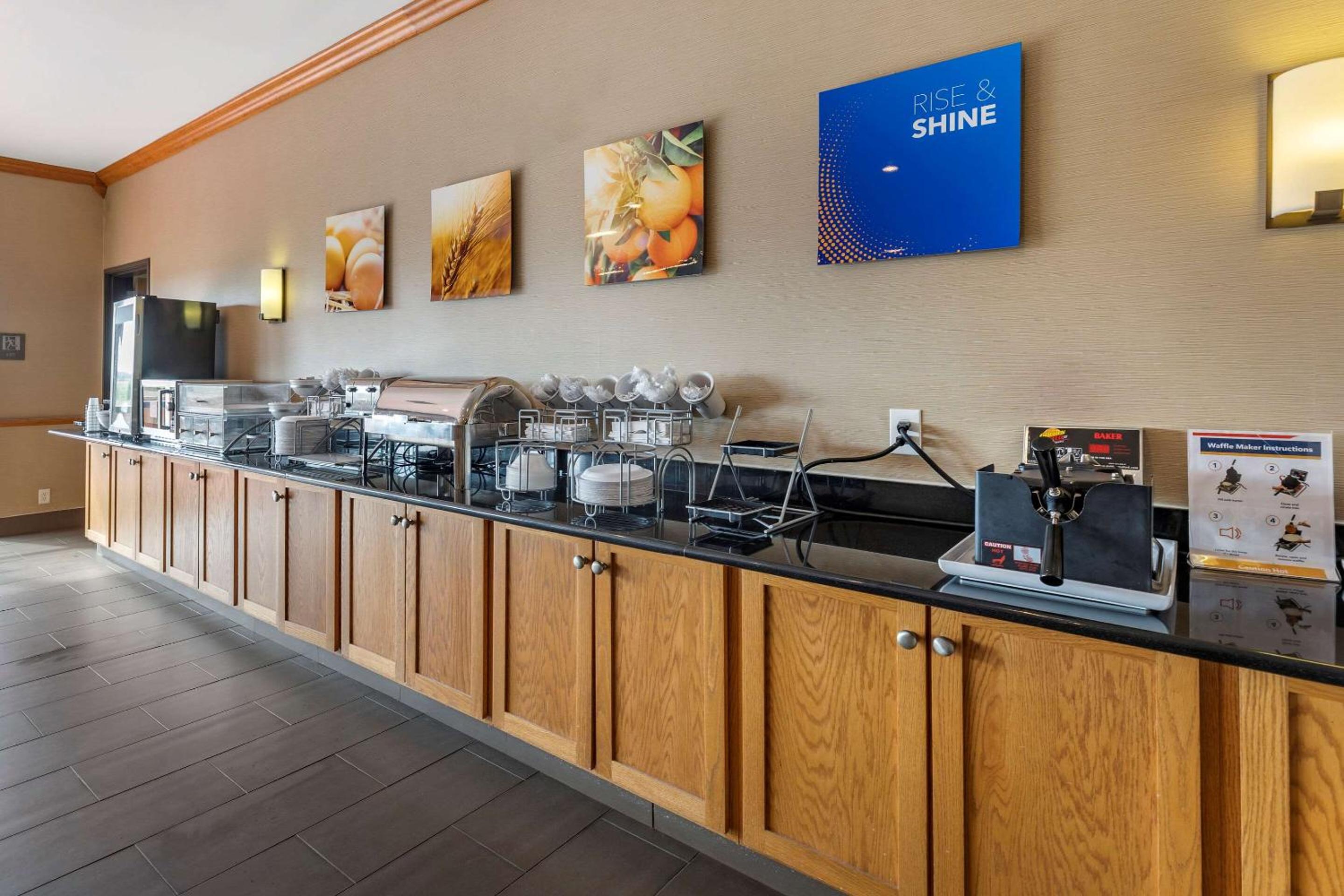 Comfort Inn & Suites Greenville I-70