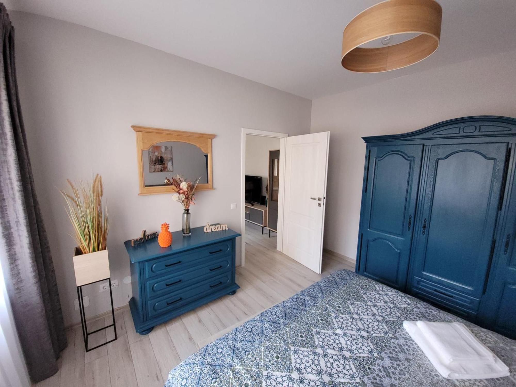 Lovely Apartment Near City Center & Free Parking view 5