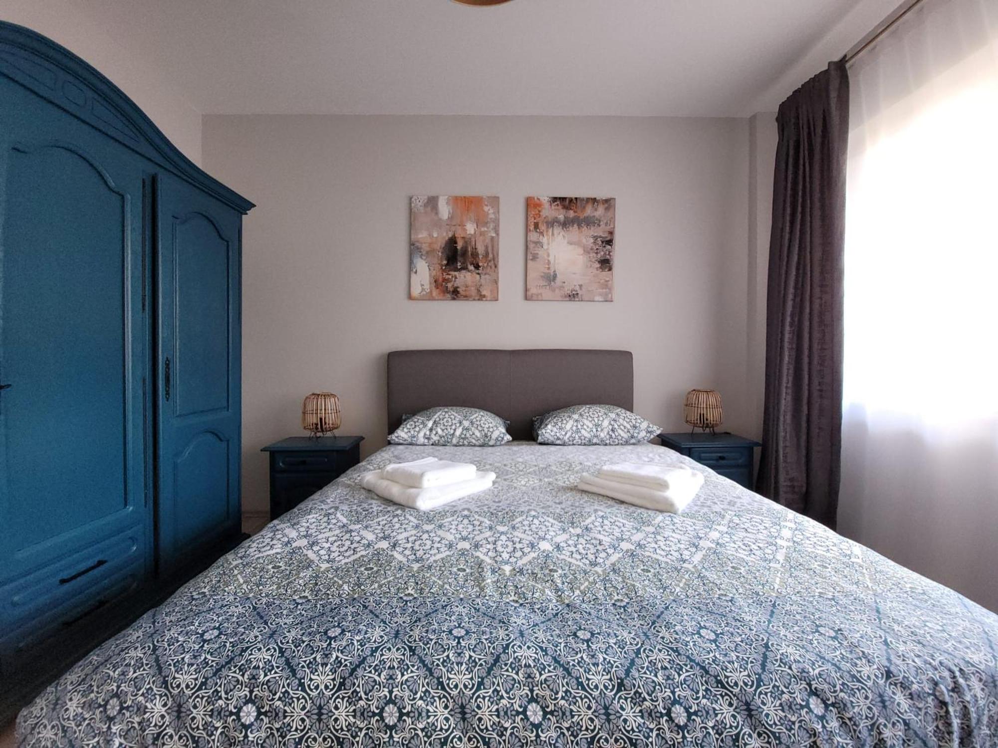 Lovely Apartment Near City Center & Free Parking view 3