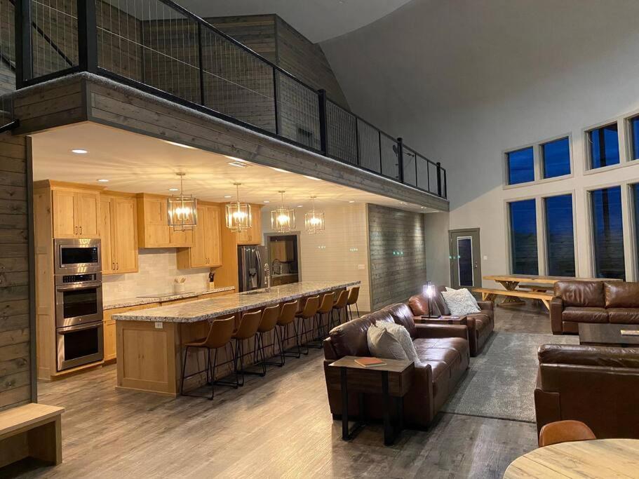 Yellowstone DUAL-HOME Retreat! view 2