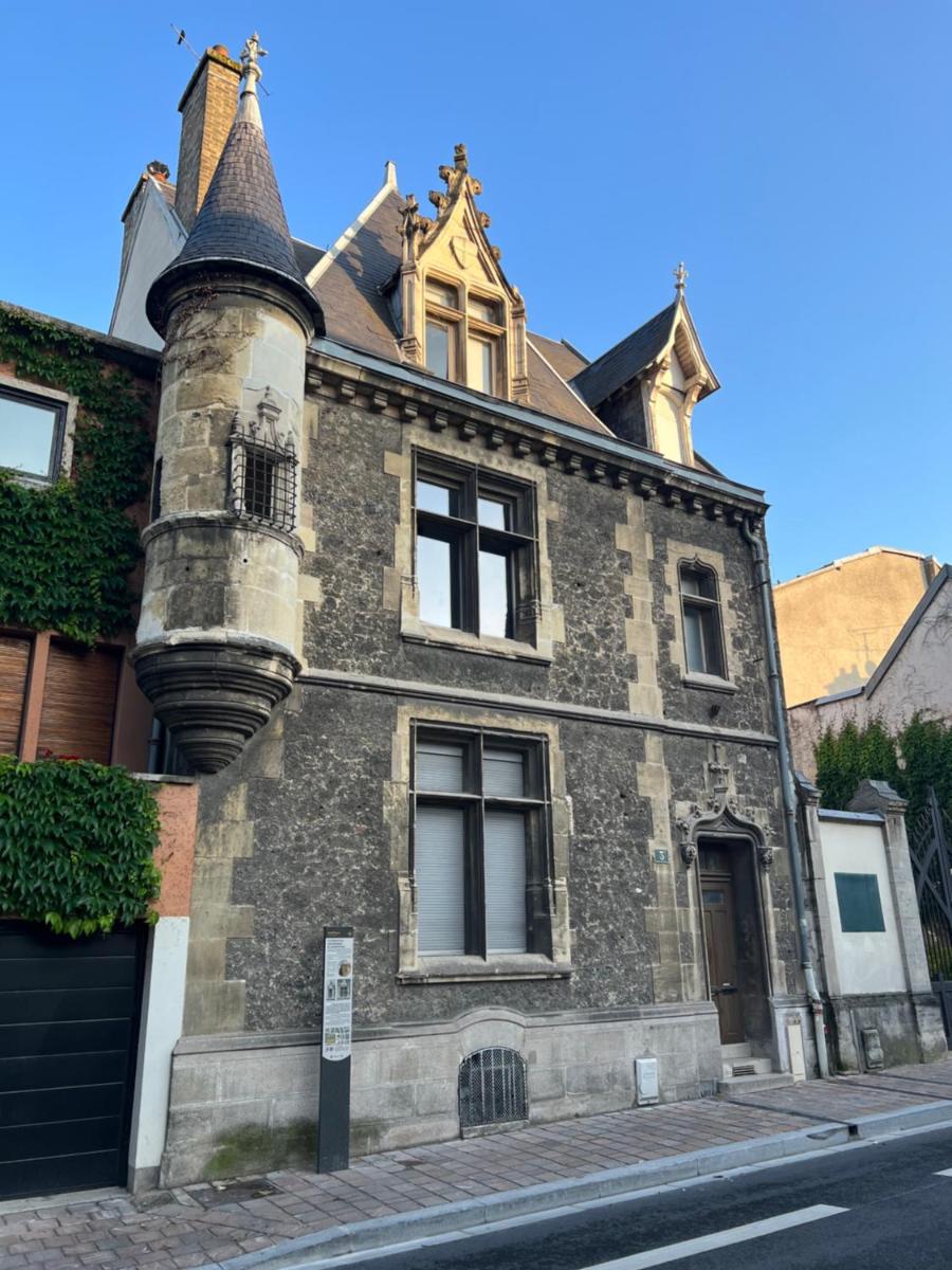 Hotel Tournelles Vue Cathedrale- Maison Climatisée Du Xvie Siècle Classée