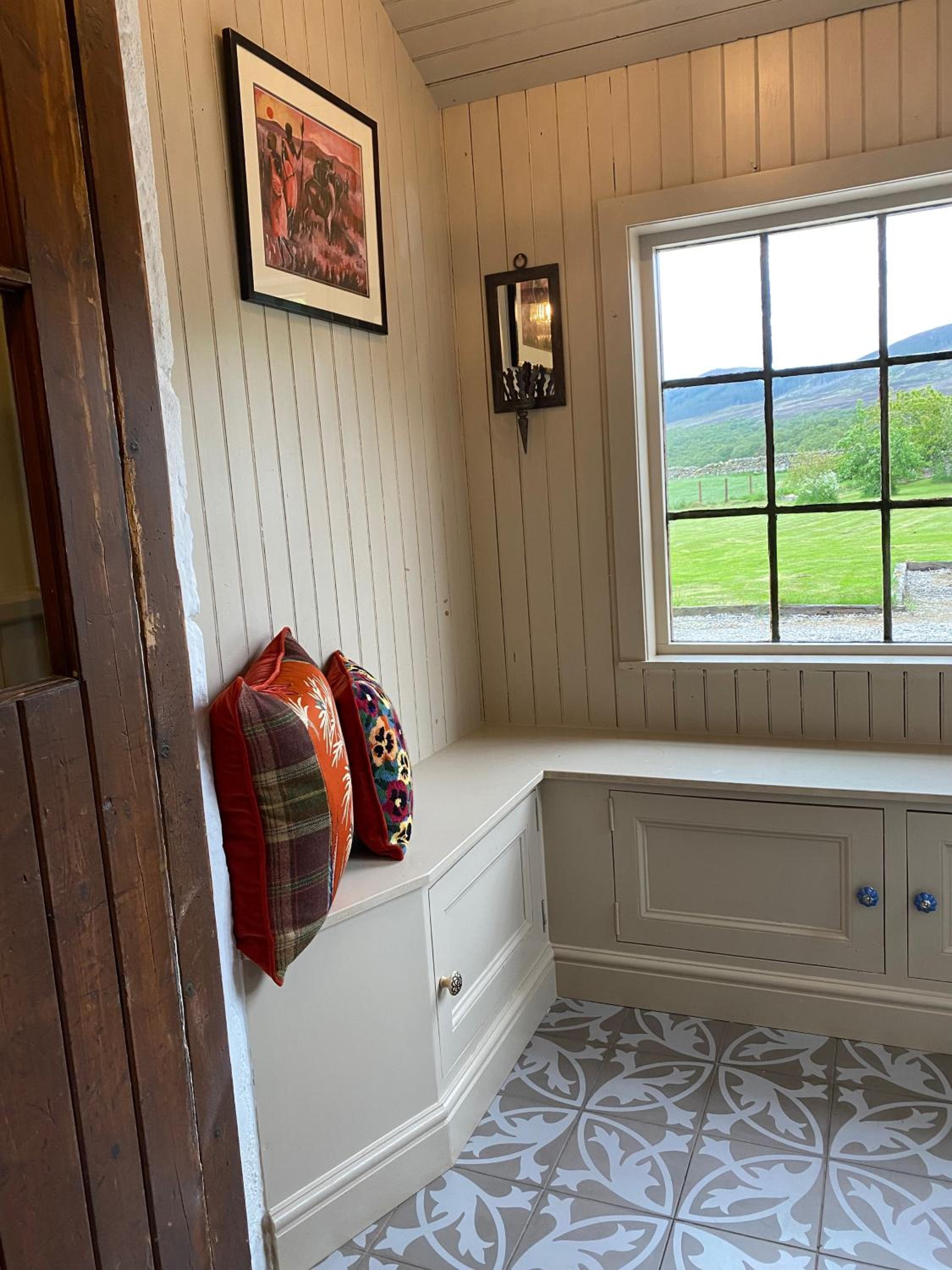 Quirky Highland Cottage with Stunning Views view 3