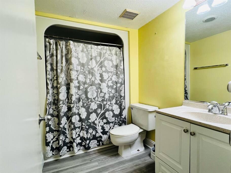 *A FAMILY RETREAT*Pool*Steps to the Beach*Approved Dogs*D18-9 view 3