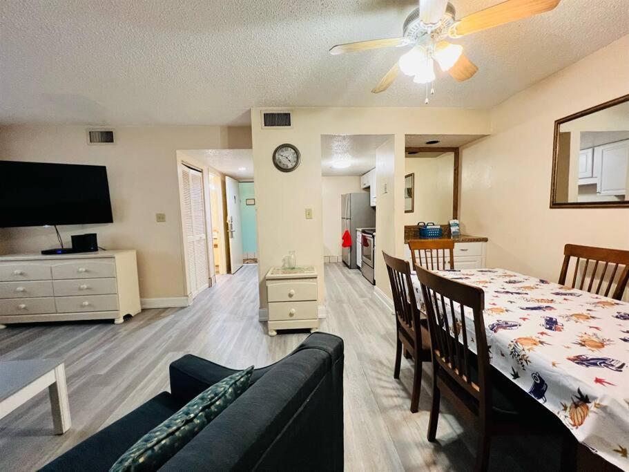 *A FAMILY RETREAT*Pool*Steps to the Beach*Approved Dogs*D18-9 view 5