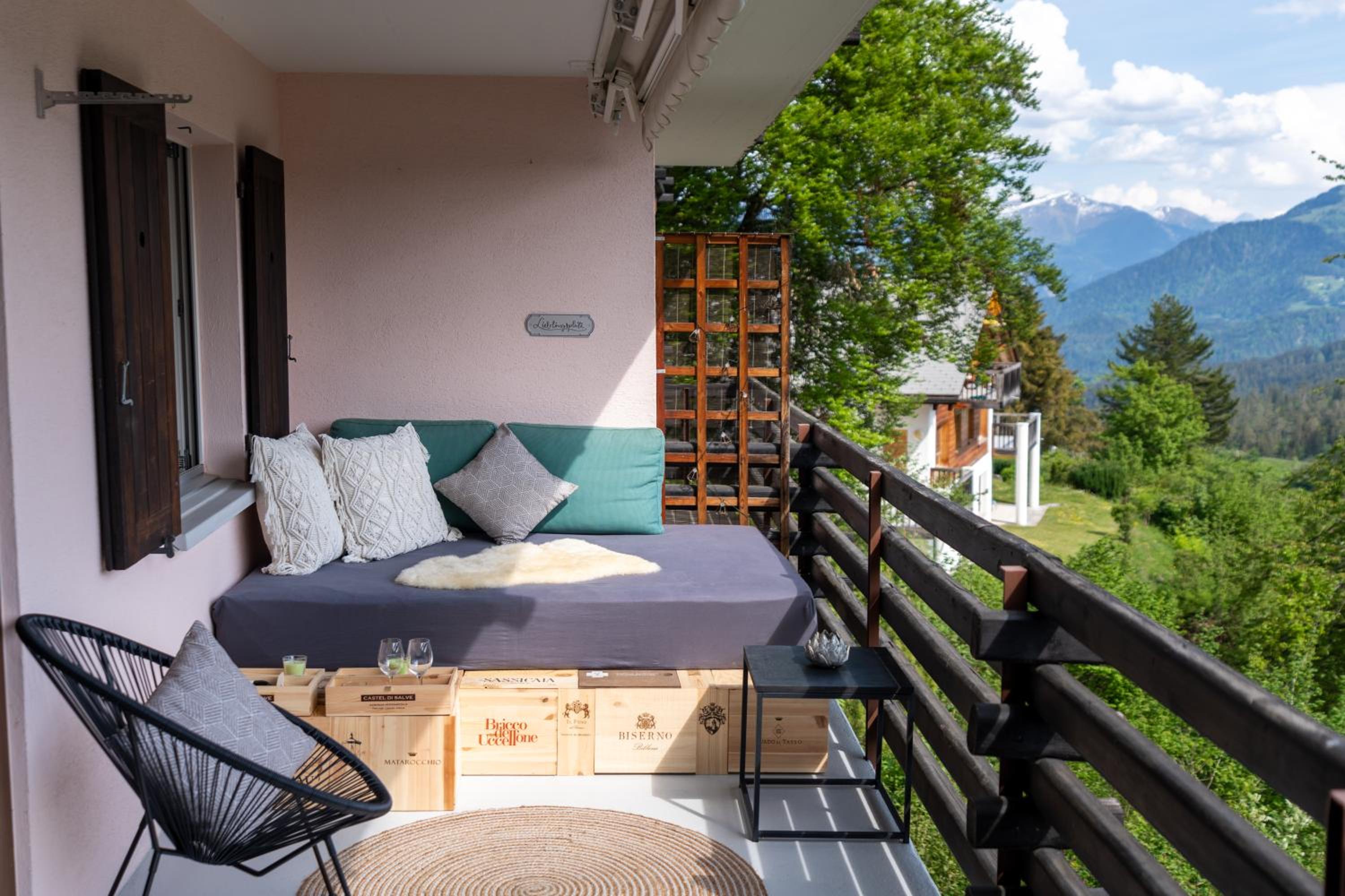 -Panorama-Bergblick- Dampfbad-Dusche und Aussenbett view 2