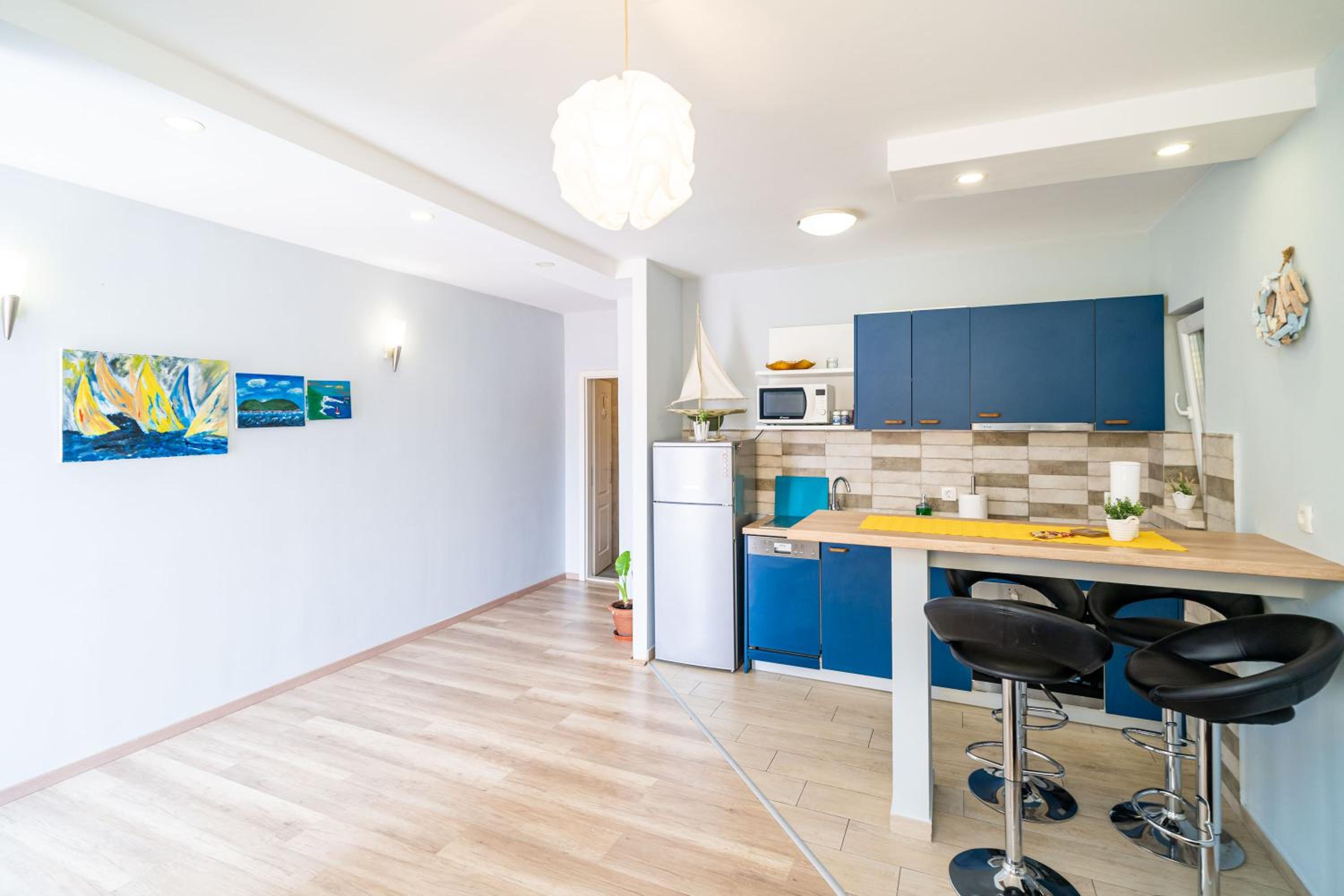 Nostromo Guesthouse with the Sea View