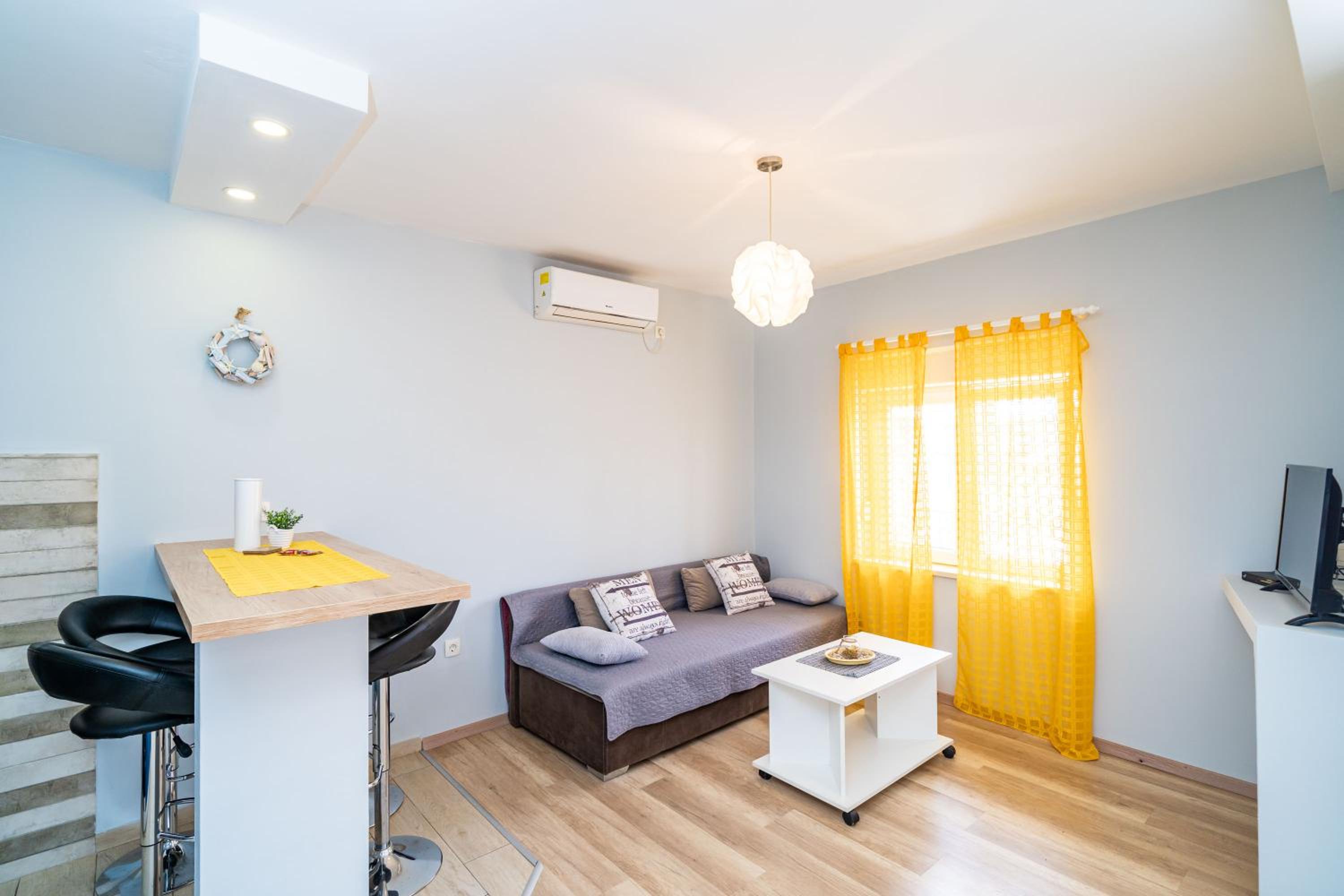 Nostromo Guesthouse with the Sea View