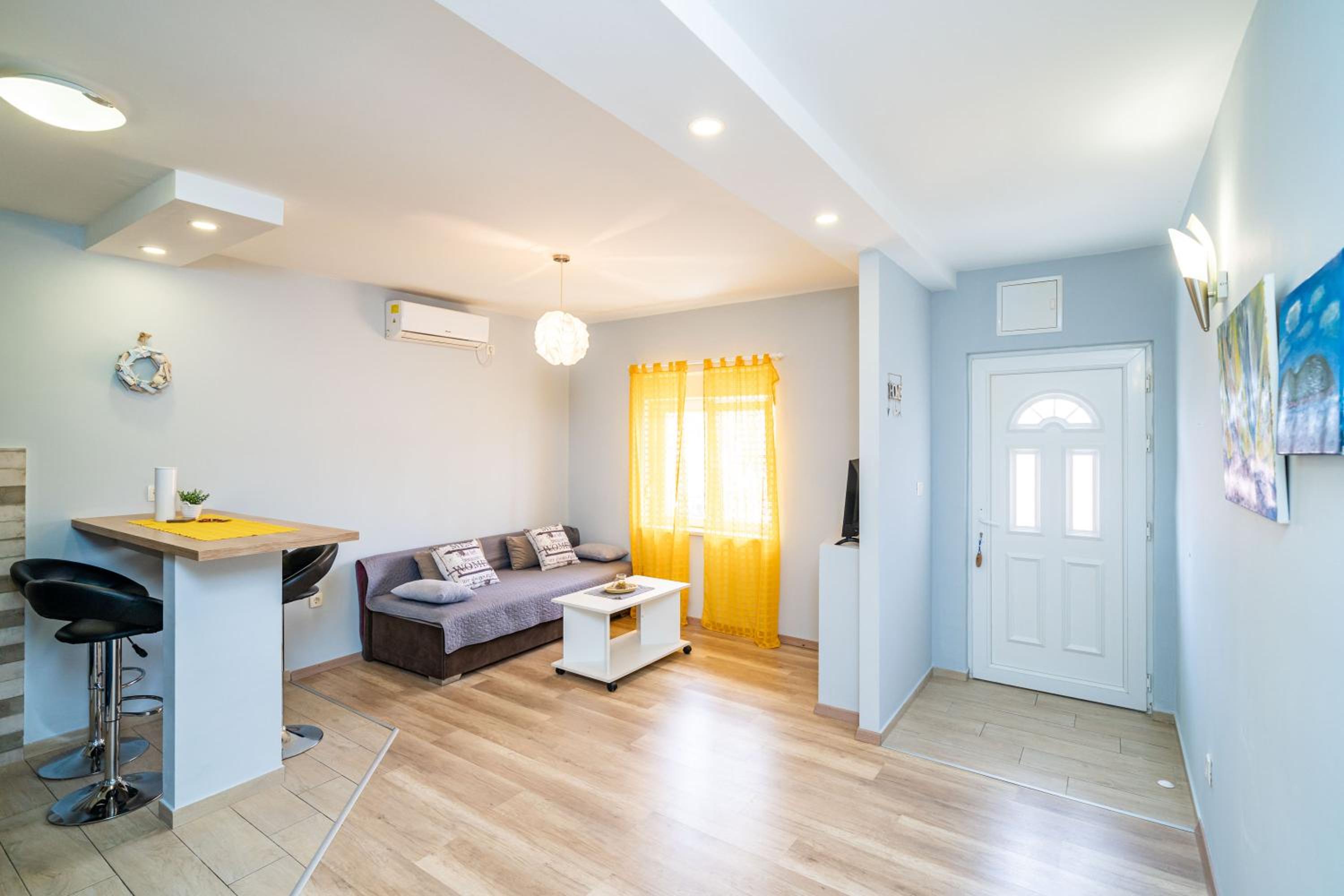 Nostromo Guesthouse with the Sea View