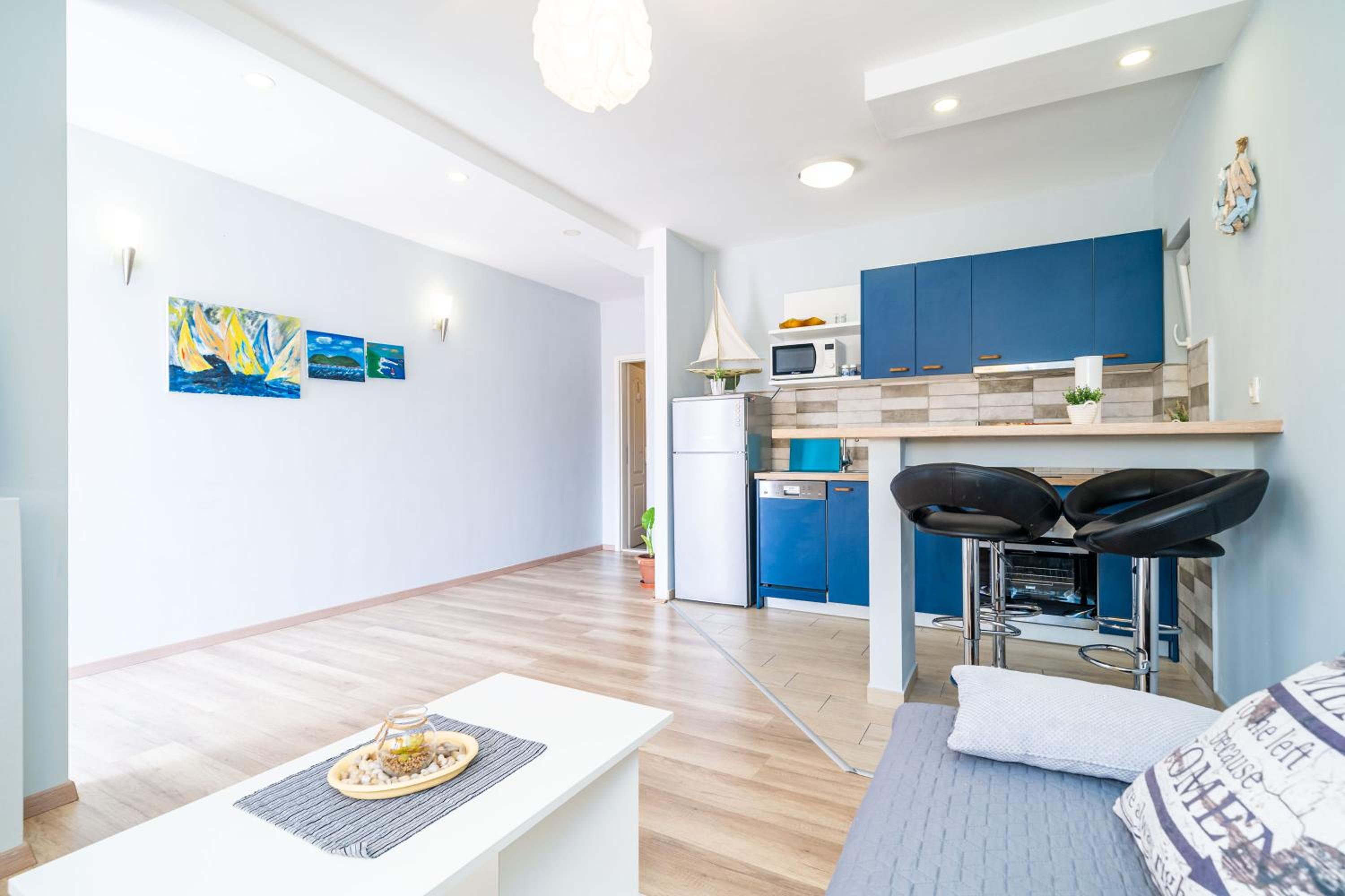 Nostromo Guesthouse with the Sea View