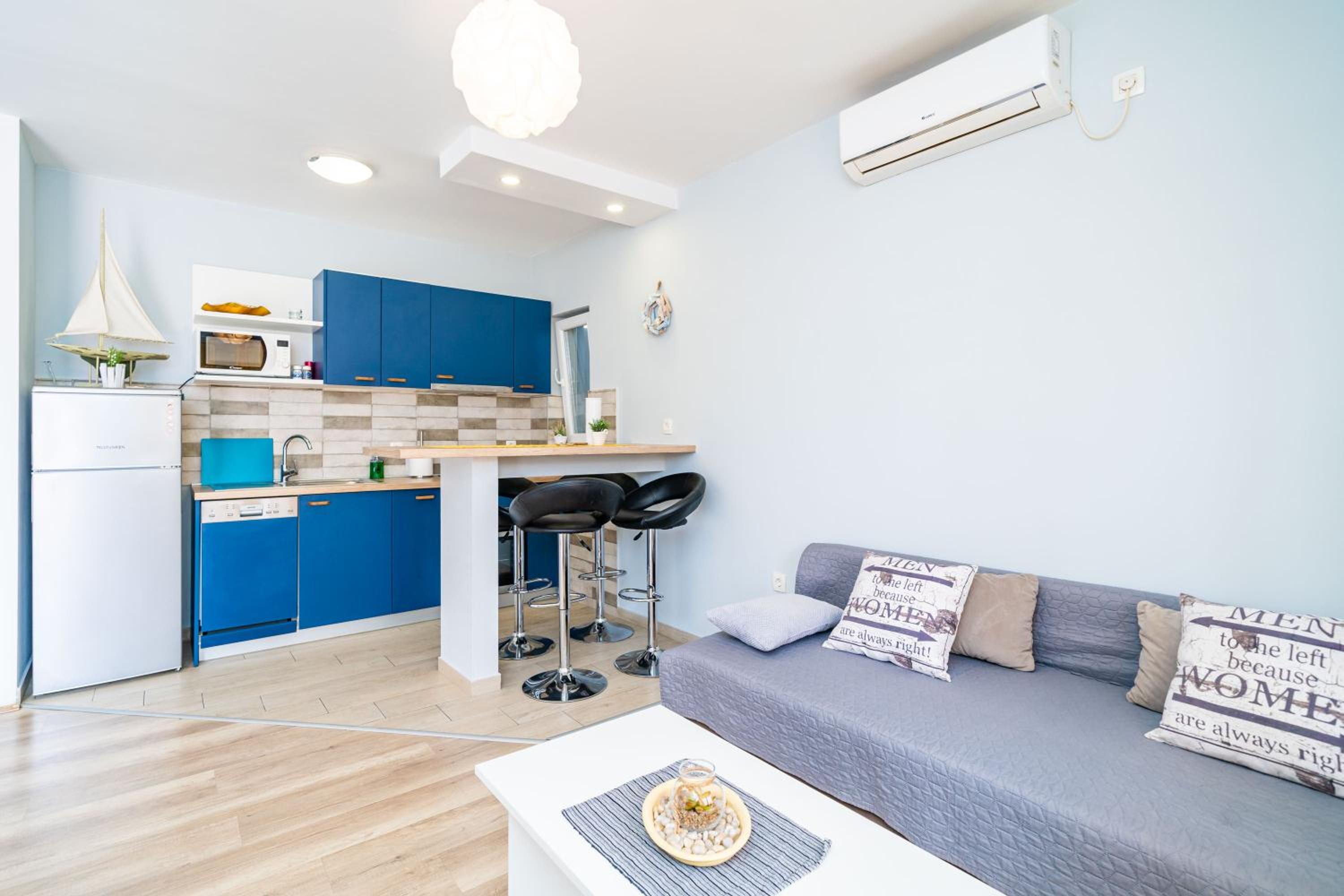 Nostromo Guesthouse with the Sea View