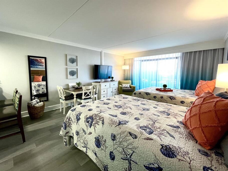 *FANTASTIC MODERN CONDO*Queen Beds*Great Pools, Hot Tubs*C16 view 5