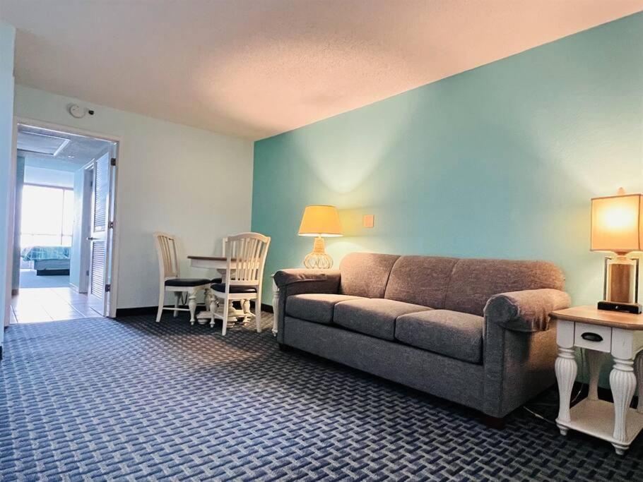 *OCEANFRONT*KING BED*Tons of WATER AMENITIES*Renovated*K126 view 3