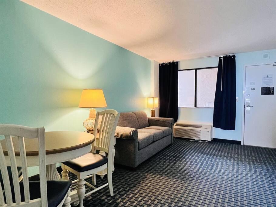 *OCEANFRONT*KING BED*Tons of WATER AMENITIES*Renovated*K126 view 4