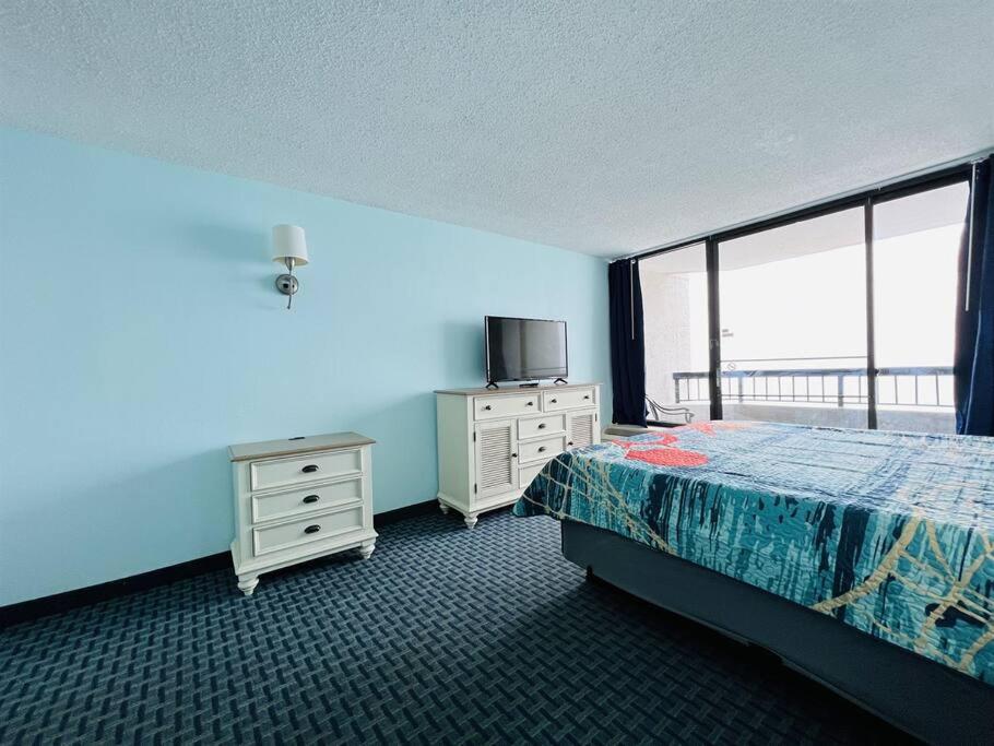 *OCEANFRONT*KING BED*Tons of WATER AMENITIES*Renovated*K126 view 5