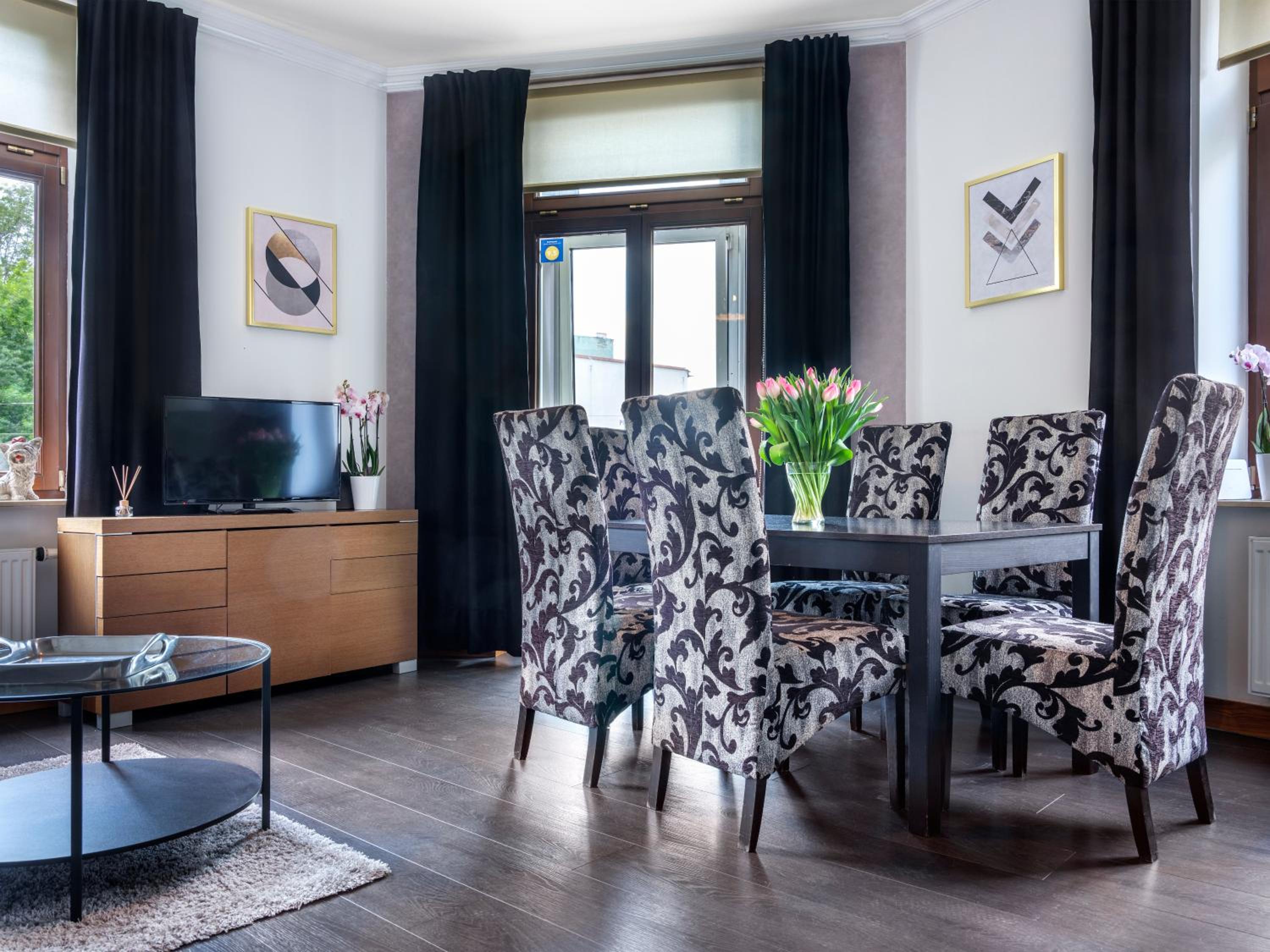 CracWoW VIP Apartment view 5