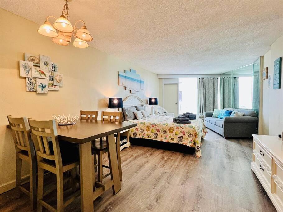 *Comfy Beach Condo*Pools*Hot Tubs*More*B49 view 2