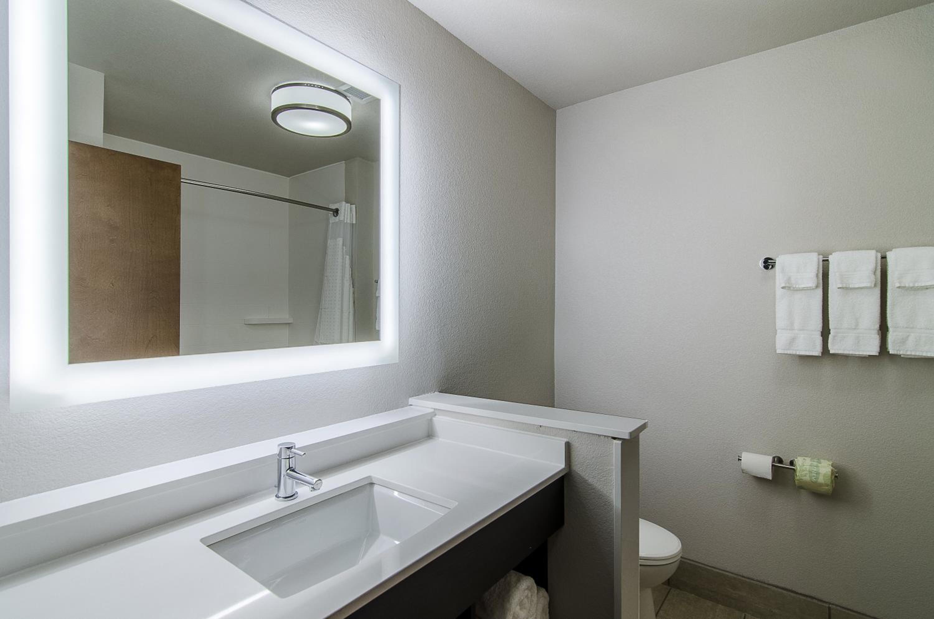 Holiday Inn Express & Suites - Atchison by IHG