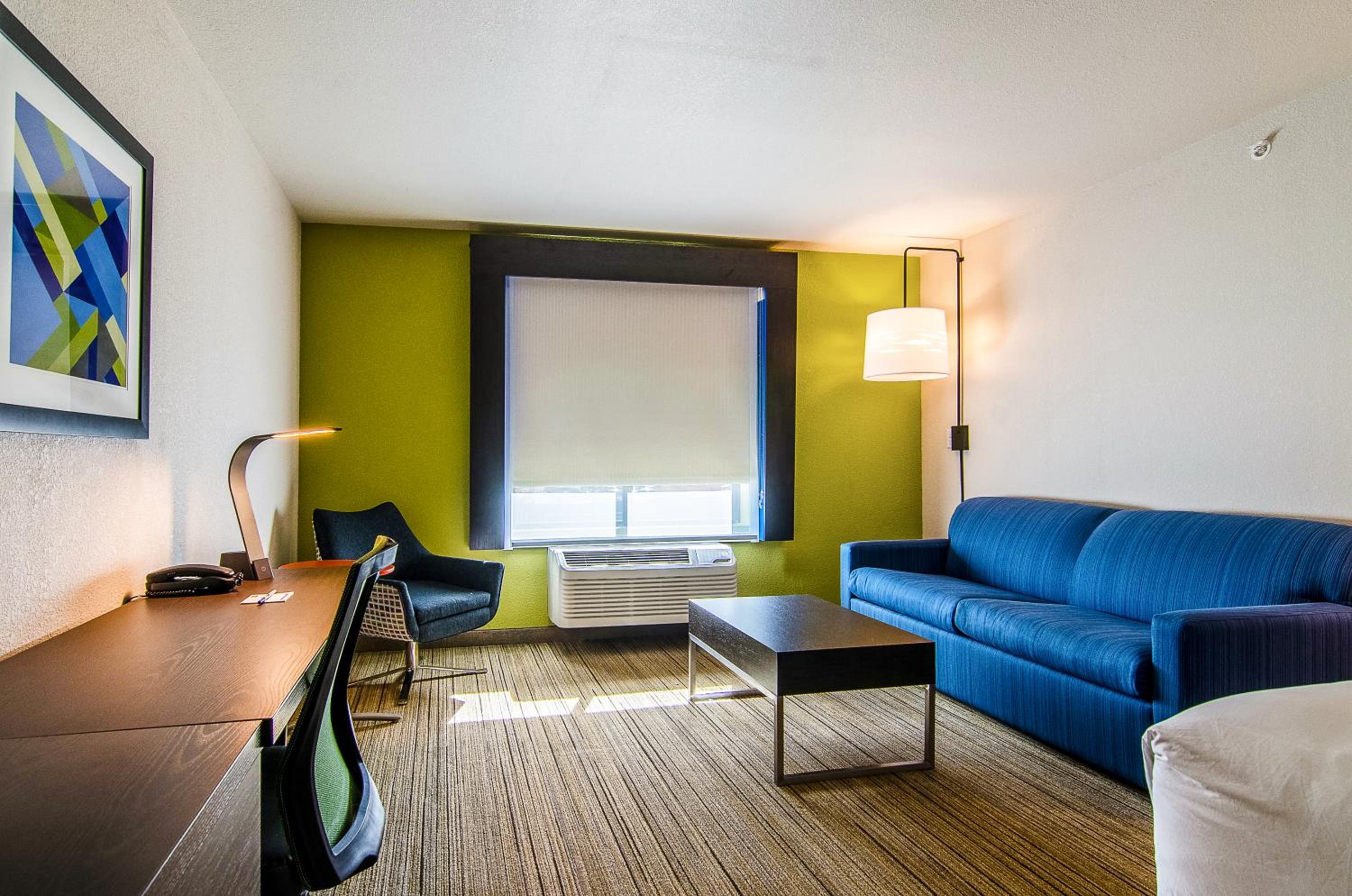 Holiday Inn Express & Suites - Atchison by IHG