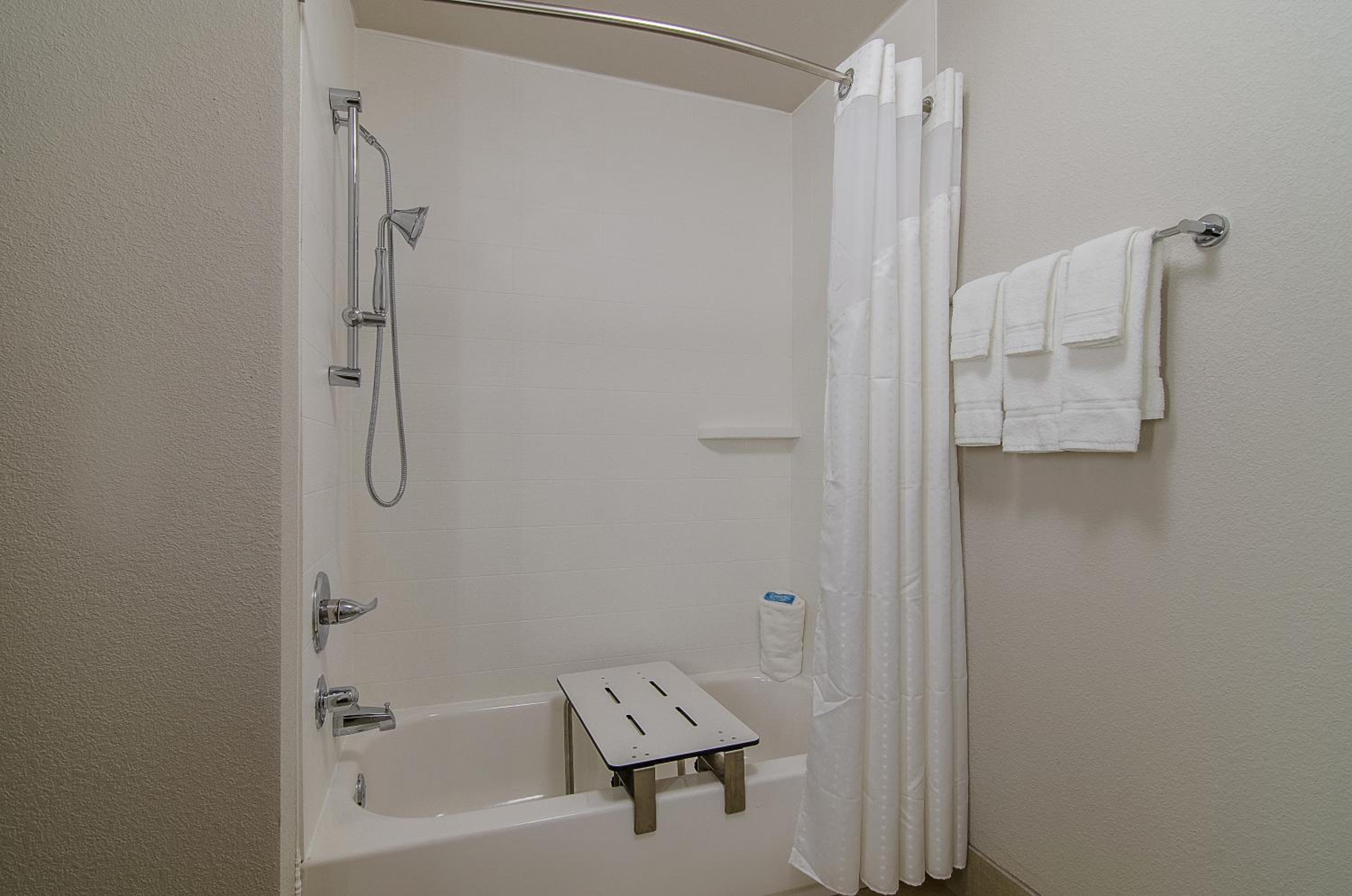 Holiday Inn Express & Suites - Atchison by IHG
