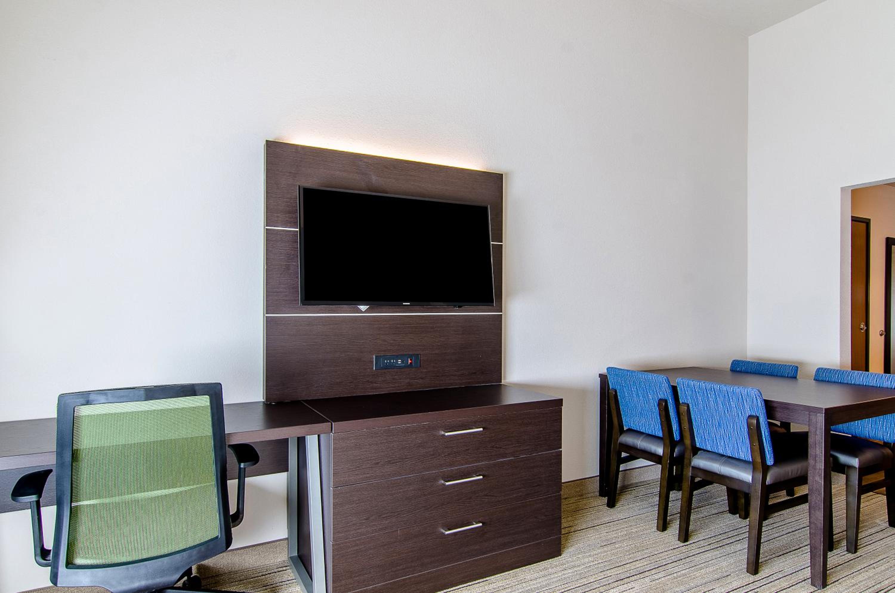 Holiday Inn Express & Suites - Atchison by IHG