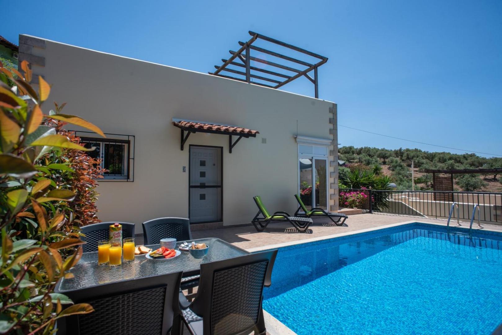 Villa Festos view 3