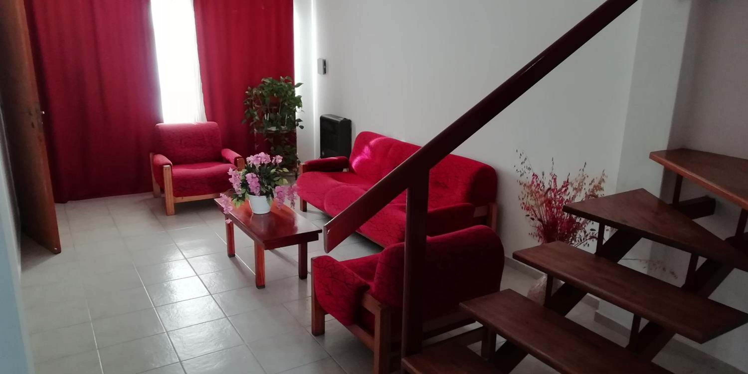 Duplex con 4 habitaciones y 2 baños