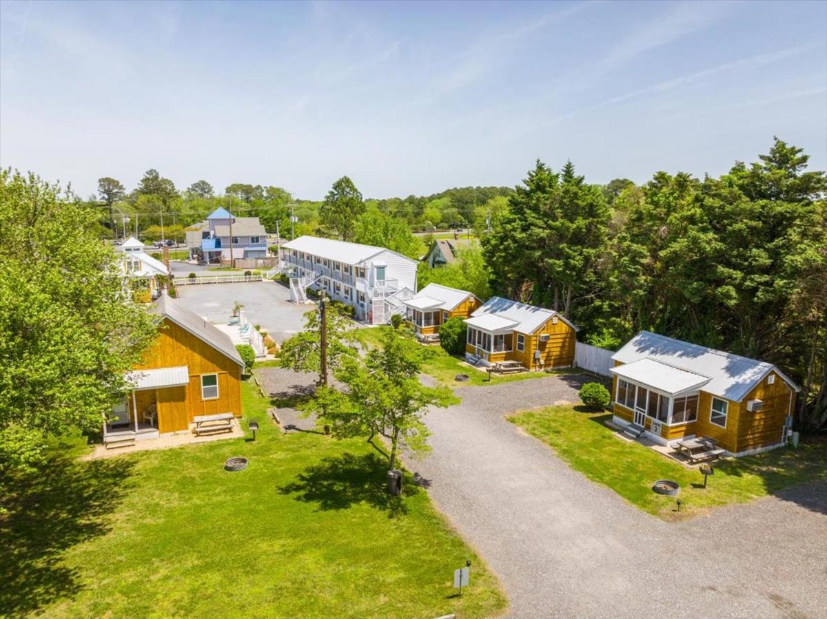 Beach Bum West-O Cabins view 3
