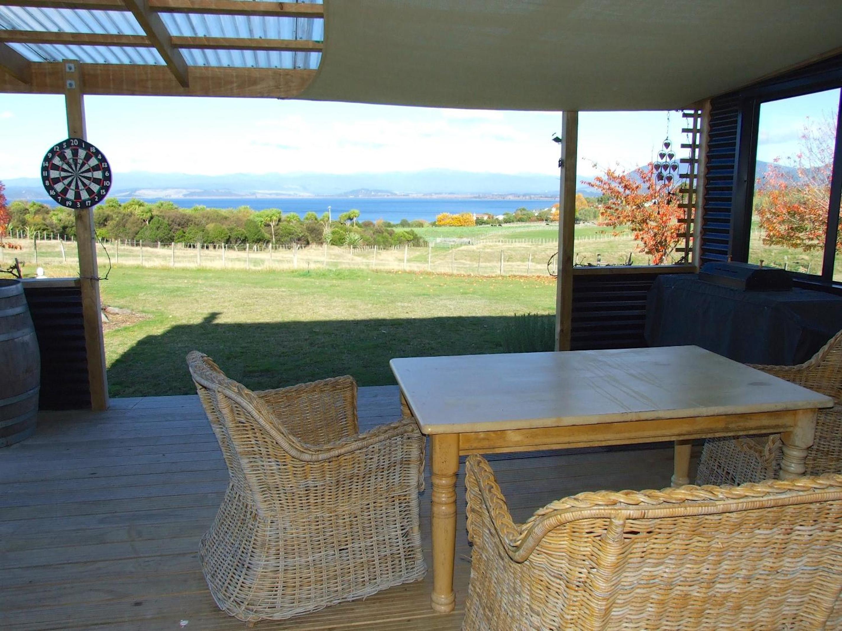 Tranquil Te Puke - Kuratau Holiday Home view 2