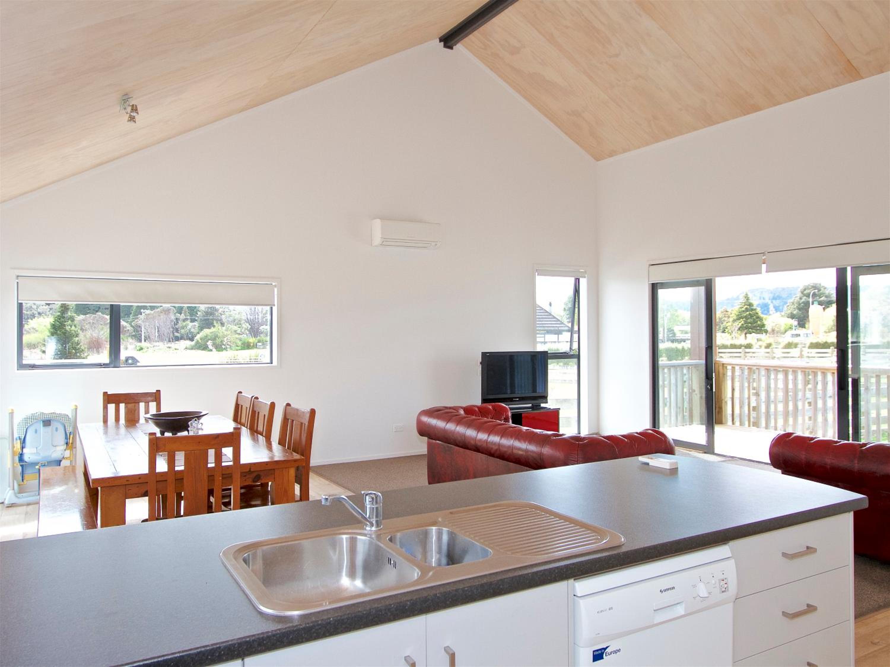 Mountain View - Ohakune Holiday Home view 5