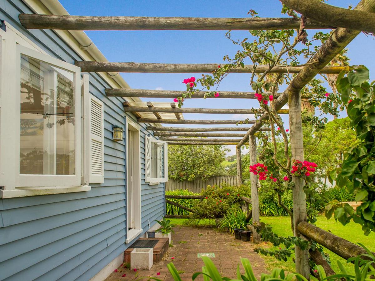 Daisy Cottage - Hahei Bach view 2