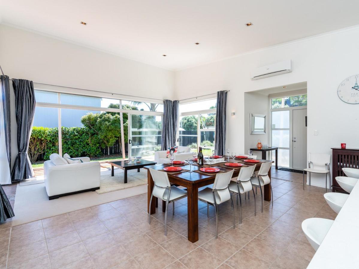 Magnifique - Mangawhai Holiday Home view 2