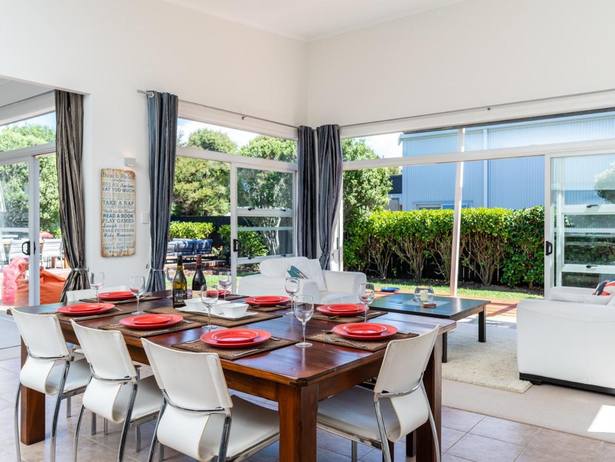 Magnifique - Mangawhai Holiday Home view 3