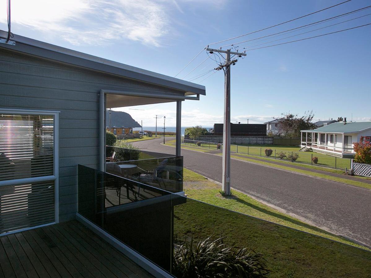 Perfect Position - Motuoapa Holiday Home view 2