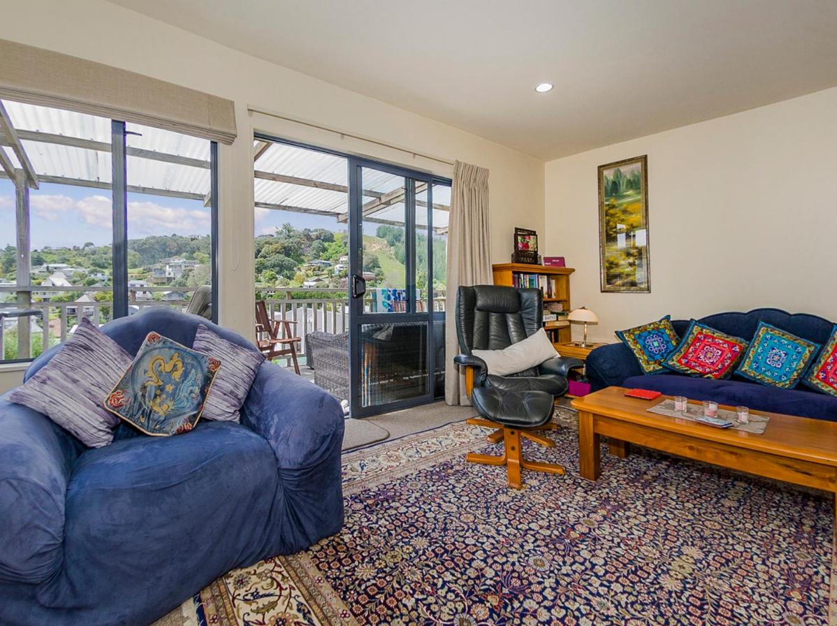 The Gardener's Beach House - Onemana Holiday Home view 3
