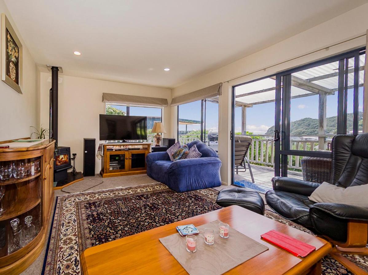 The Gardener's Beach House - Onemana Holiday Home view 4