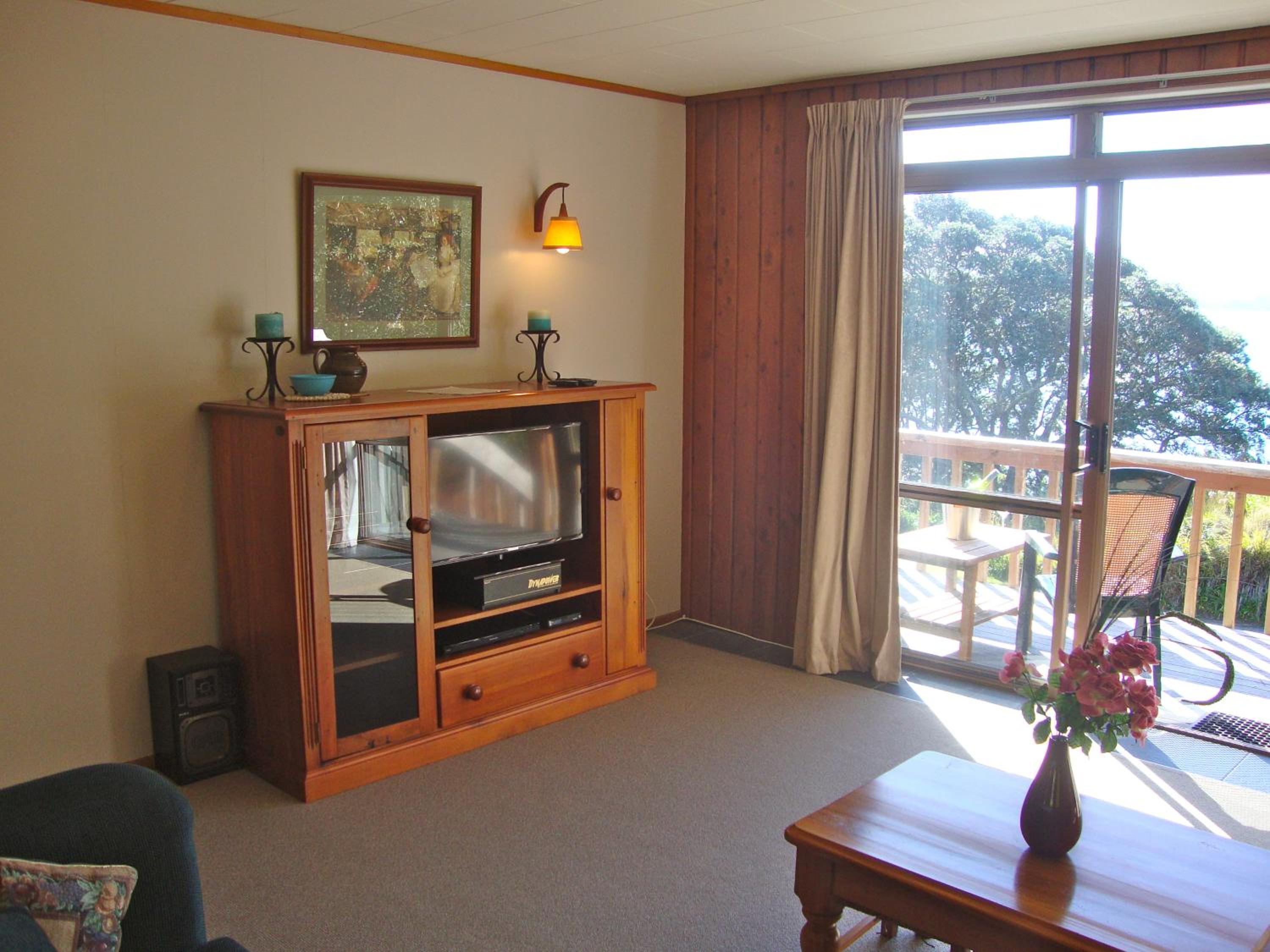 The Retreat - Front Beach Bach view 3
