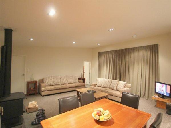 Carrot Cake Chalet - Ohakune view 4