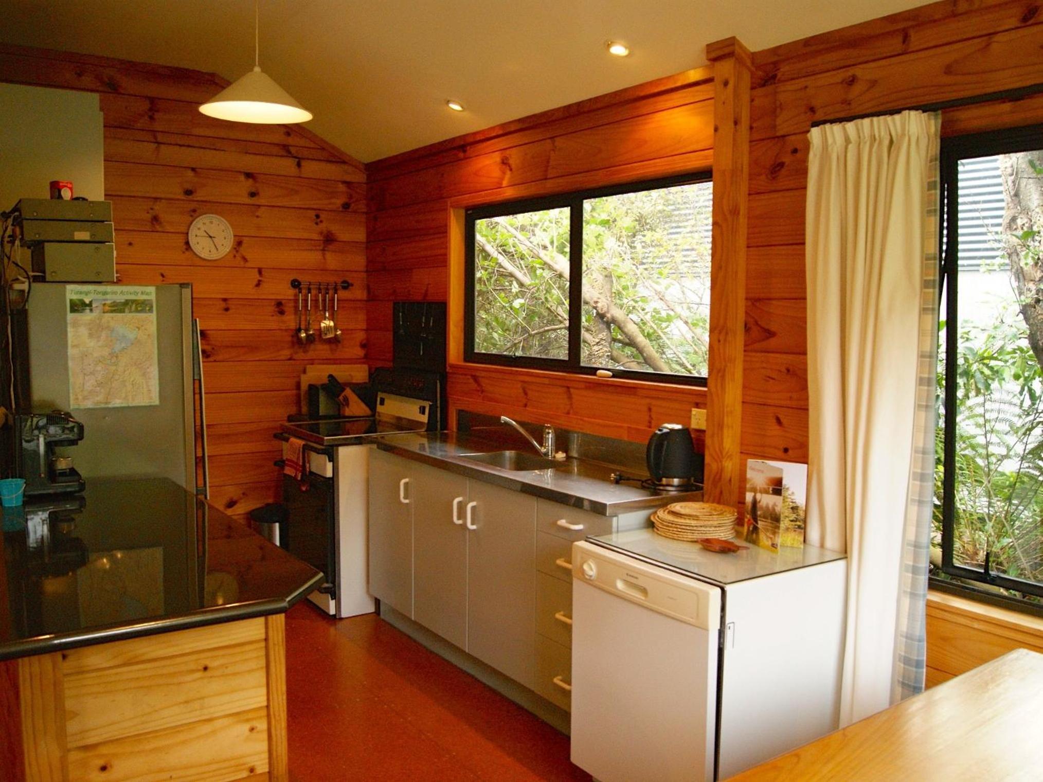 Puka Lodge Front dwelling - Pukawa Bay Home view 5