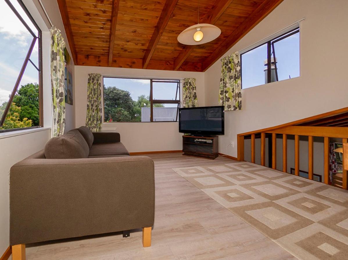 The Bach Retreat - Hahei Holiday House view 5