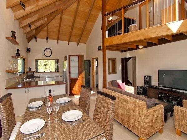 Treetop Oasis - Tairua Executive Holiday Home view 4