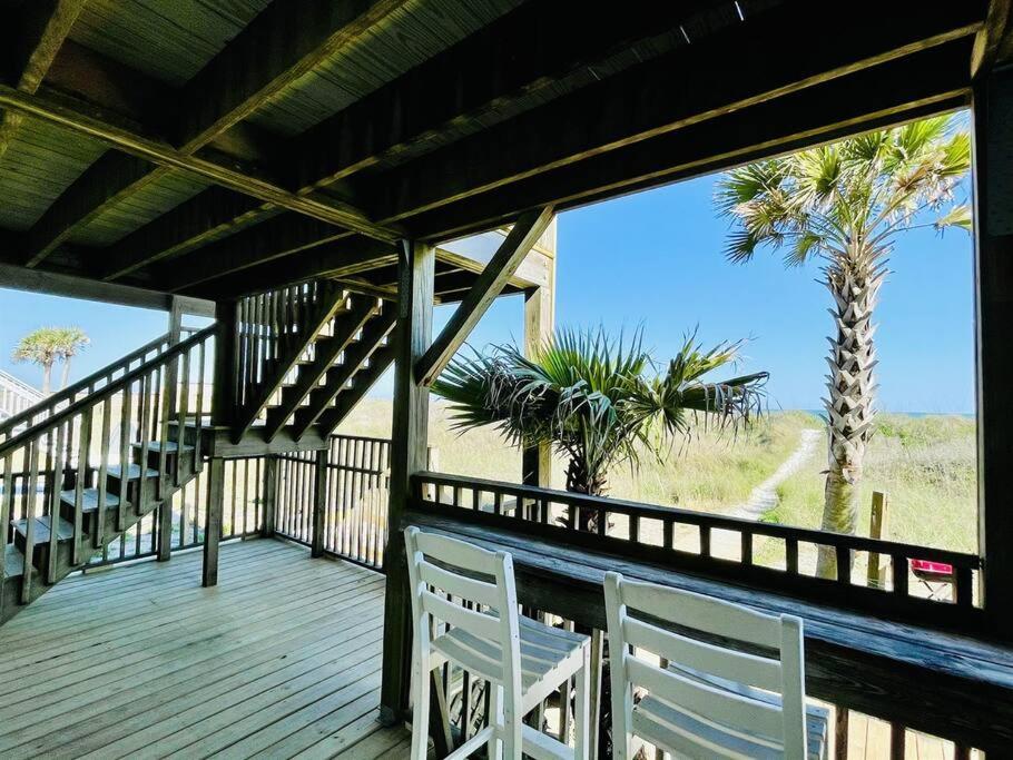Hotel OCEANFRONT HOUSE ON THE SAND 2 Kings 4br 4ba 1st Floor of Triplex SLEEP 12 PGP1 - Image 1