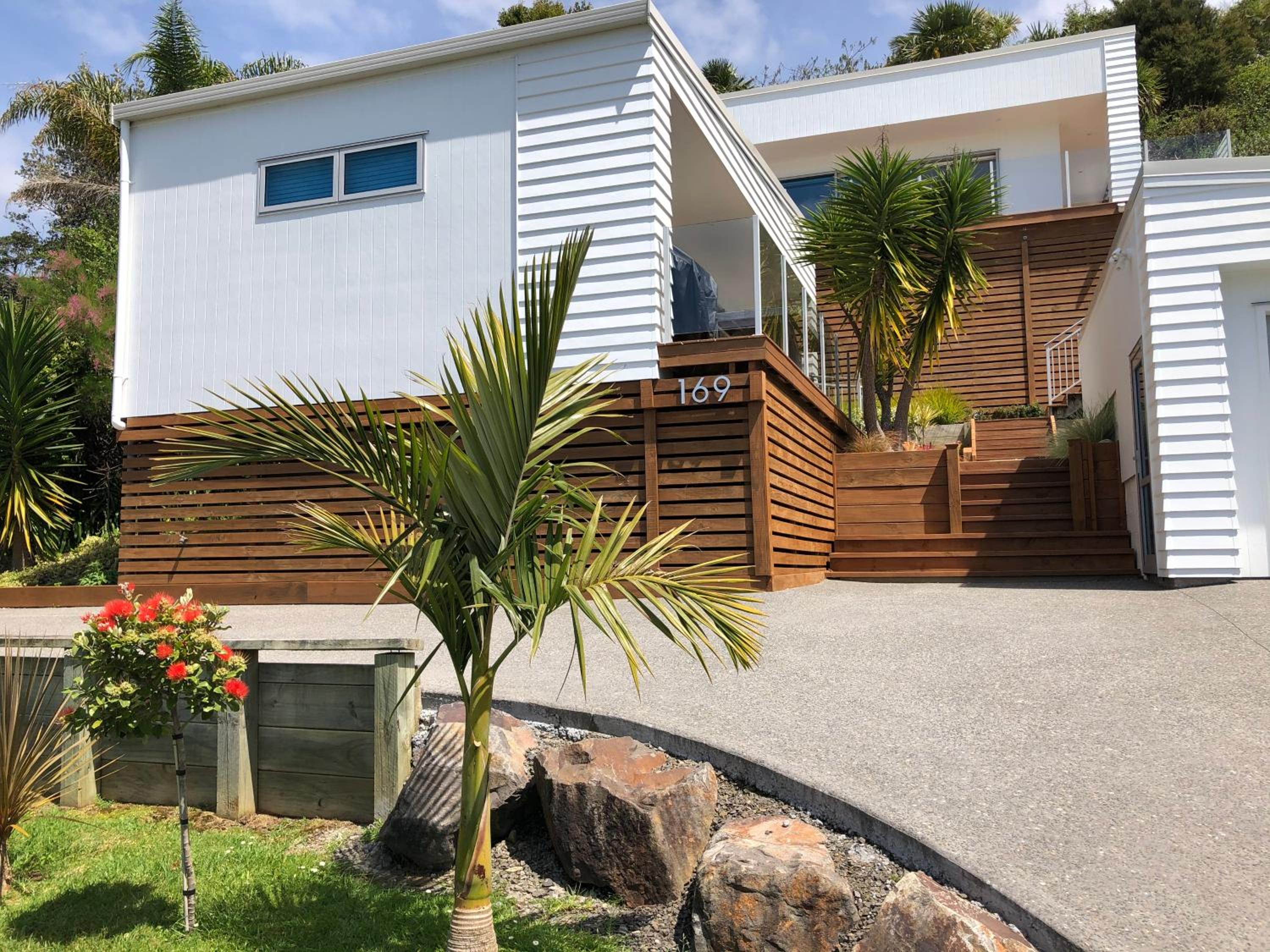 Beach Pod Studio - Tairua Bach view 2